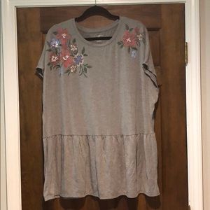 LANE BRYANT GRAY PEPLUM FLORAL TEE SZ 22-24